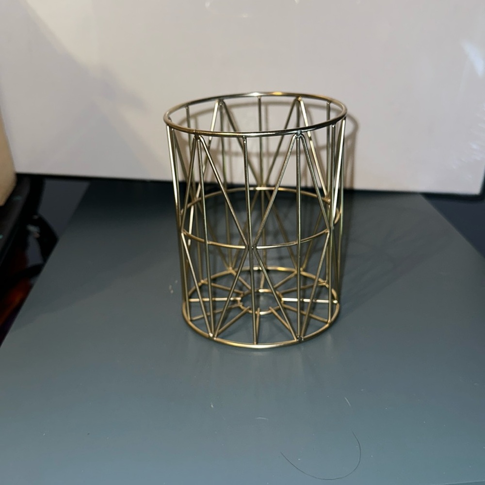 Gold candle holder